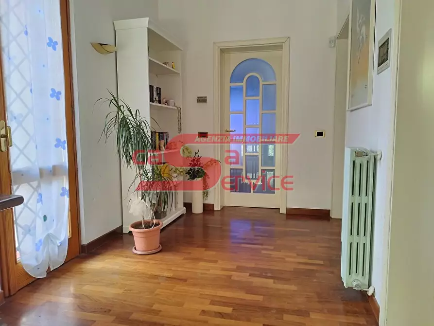 Immagine 8 di Villa in vendita  a Montecatini Terme