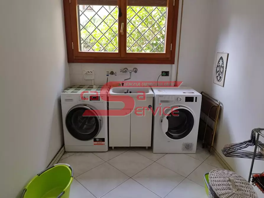 Immagine 24 di Villa in vendita  a Montecatini Terme