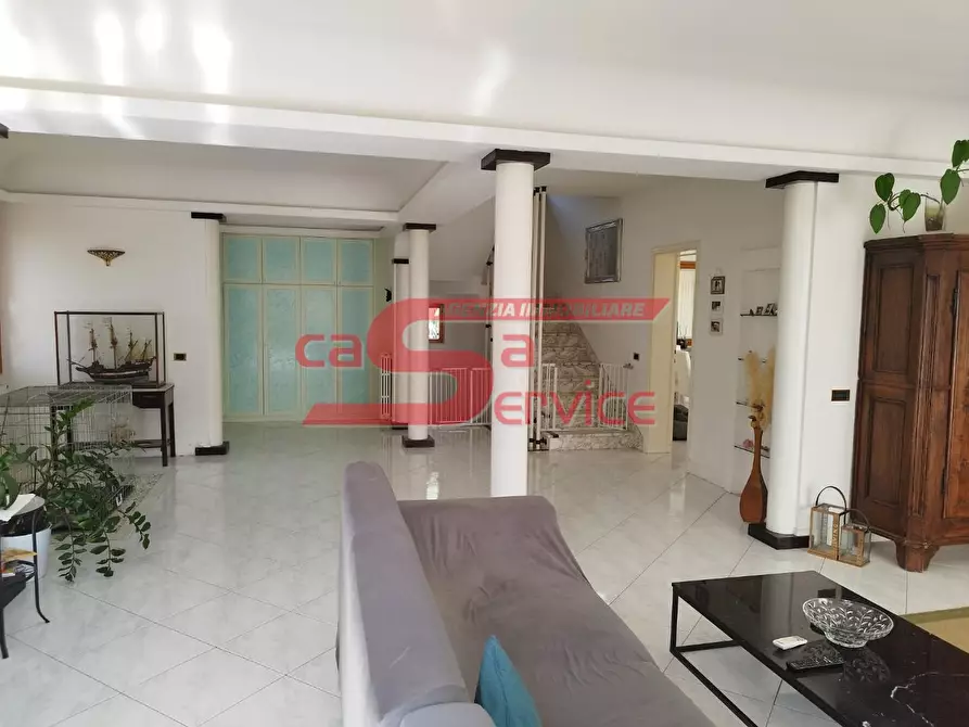 Immagine 4 di Villa in vendita  a Montecatini Terme