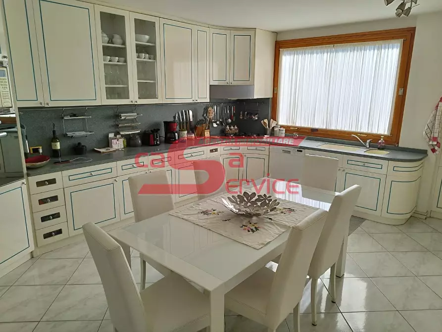 Immagine 5 di Villa in vendita  a Montecatini Terme