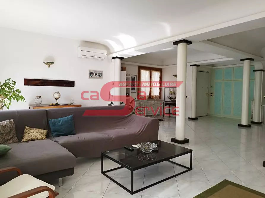 Immagine 3 di Villa in vendita  a Montecatini Terme