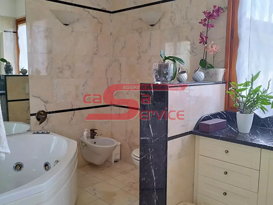 Immagine 15 di Villa in vendita  a Montecatini Terme