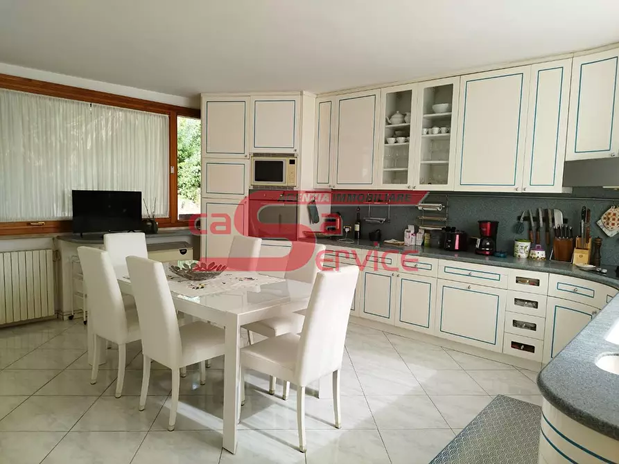 Immagine 6 di Villa in vendita  a Montecatini Terme