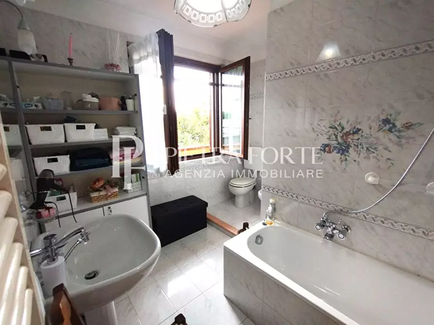 Immagine 13 di Casa trifamiliare in vendita  a Pietrasanta