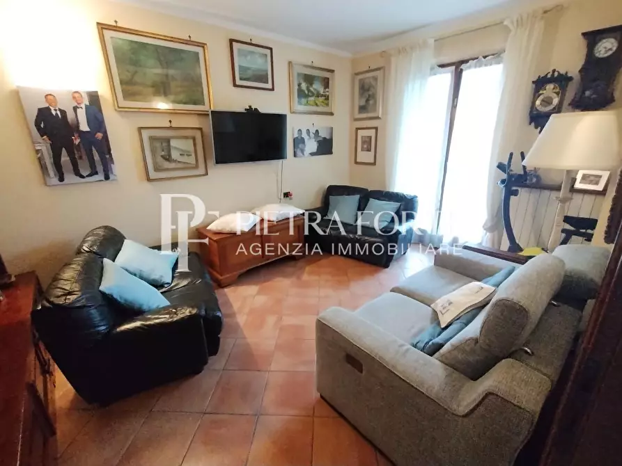 Immagine 14 di Casa trifamiliare in vendita  a Pietrasanta