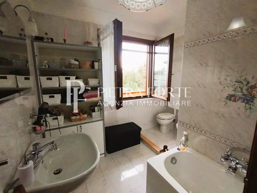 Immagine 22 di Casa trifamiliare in vendita  a Pietrasanta