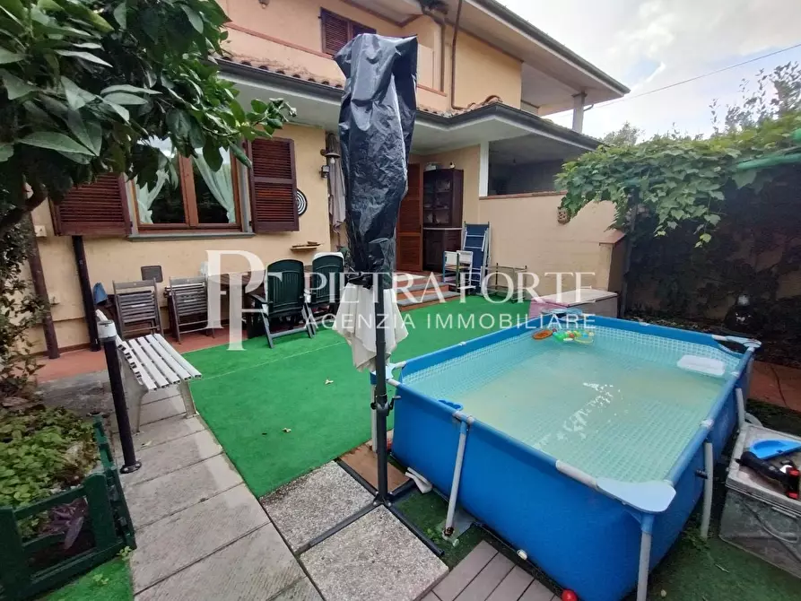 Immagine 5 di Casa trifamiliare in vendita  a Pietrasanta