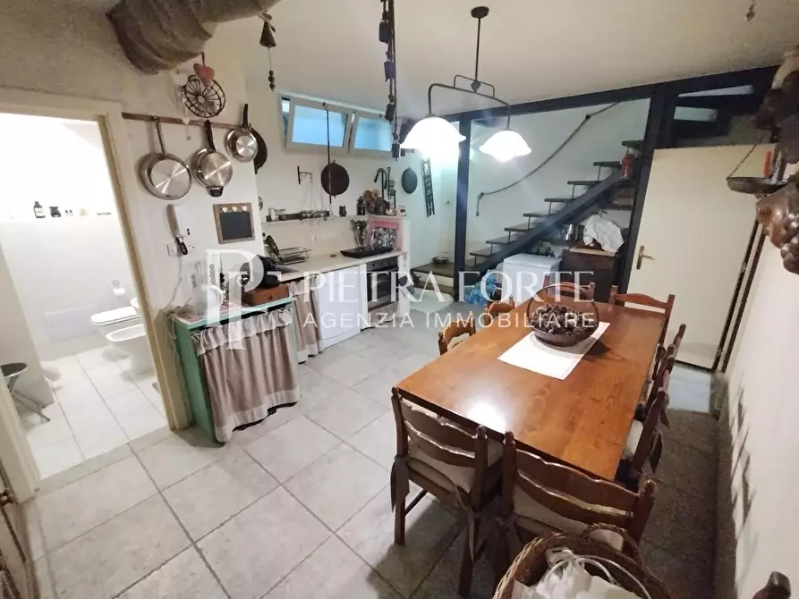 Immagine 28 di Casa trifamiliare in vendita  a Pietrasanta