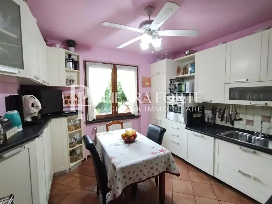 Immagine 7 di Casa trifamiliare in vendita  a Pietrasanta