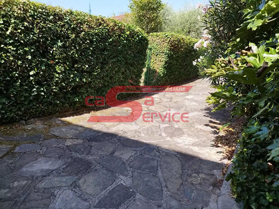 Immagine 2 di Villa in vendita  a Montecatini Terme