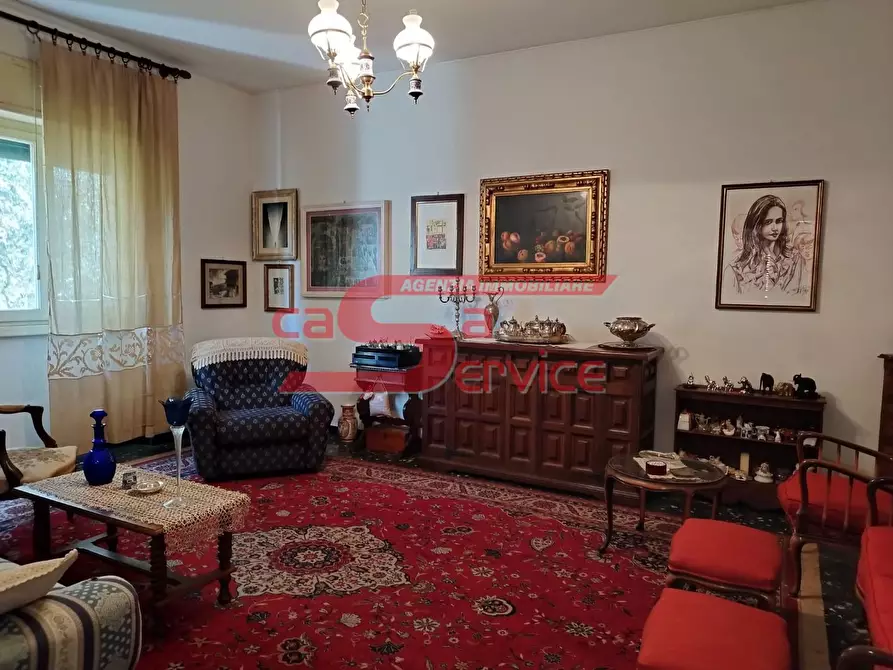 Immagine 8 di Villa in vendita  a Montecatini Terme