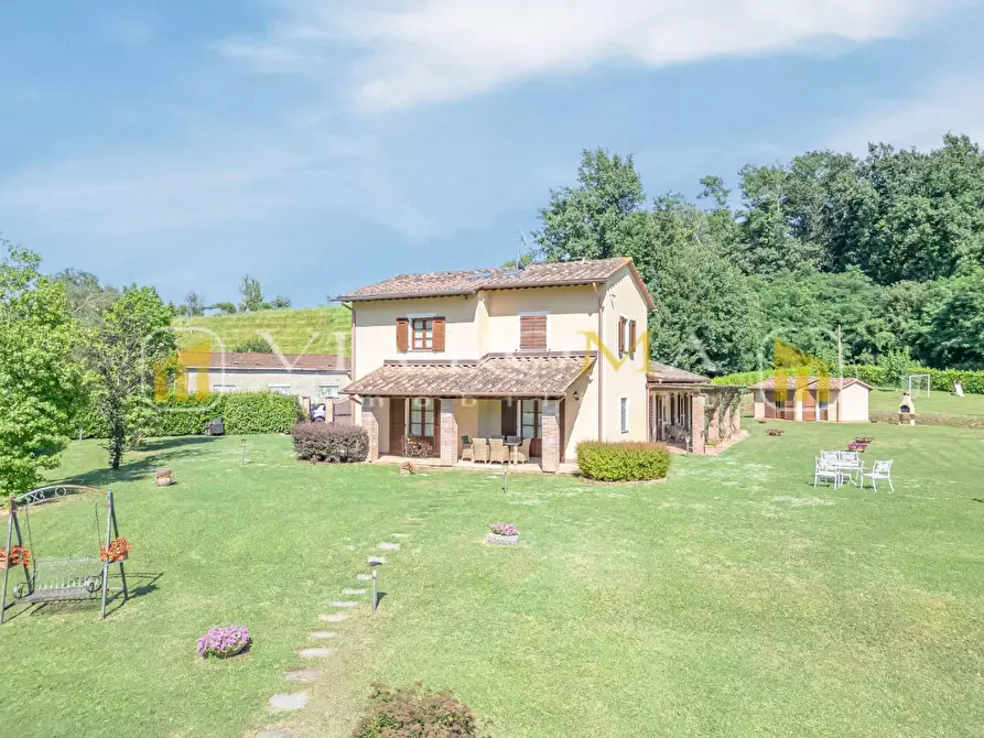 Immagine 2 di Rustico / casale in vendita  a Lucca