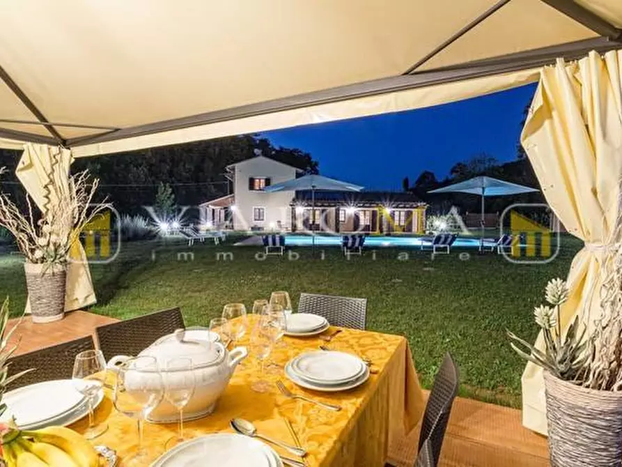 Immagine 34 di Rustico / casale in vendita  a Lucca