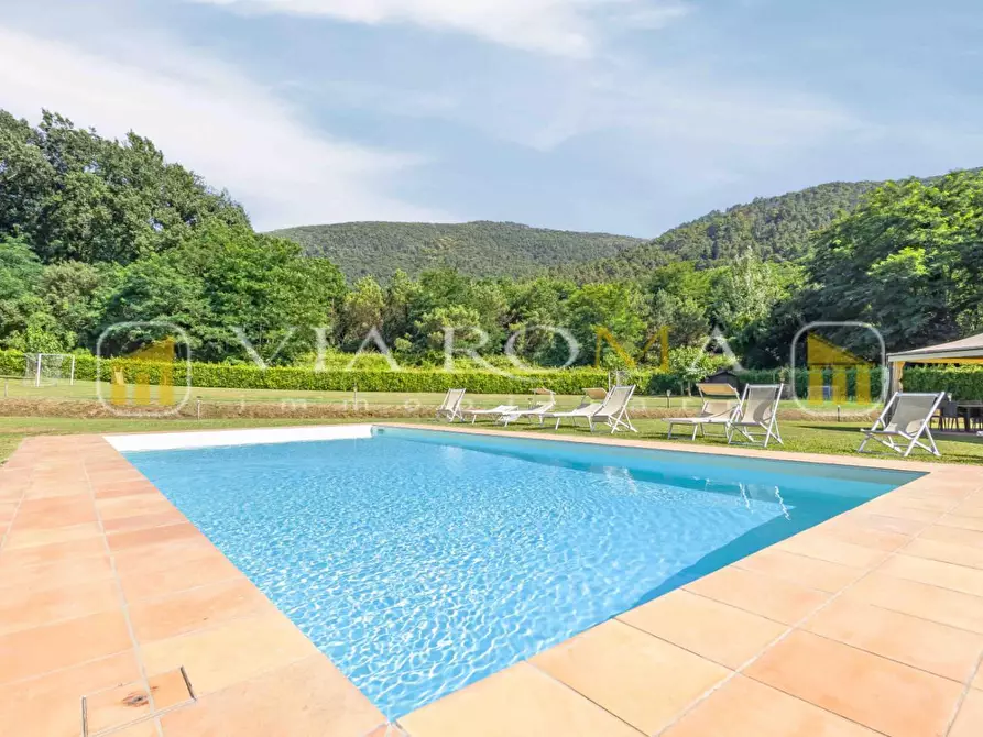 Immagine 9 di Rustico / casale in vendita  a Lucca