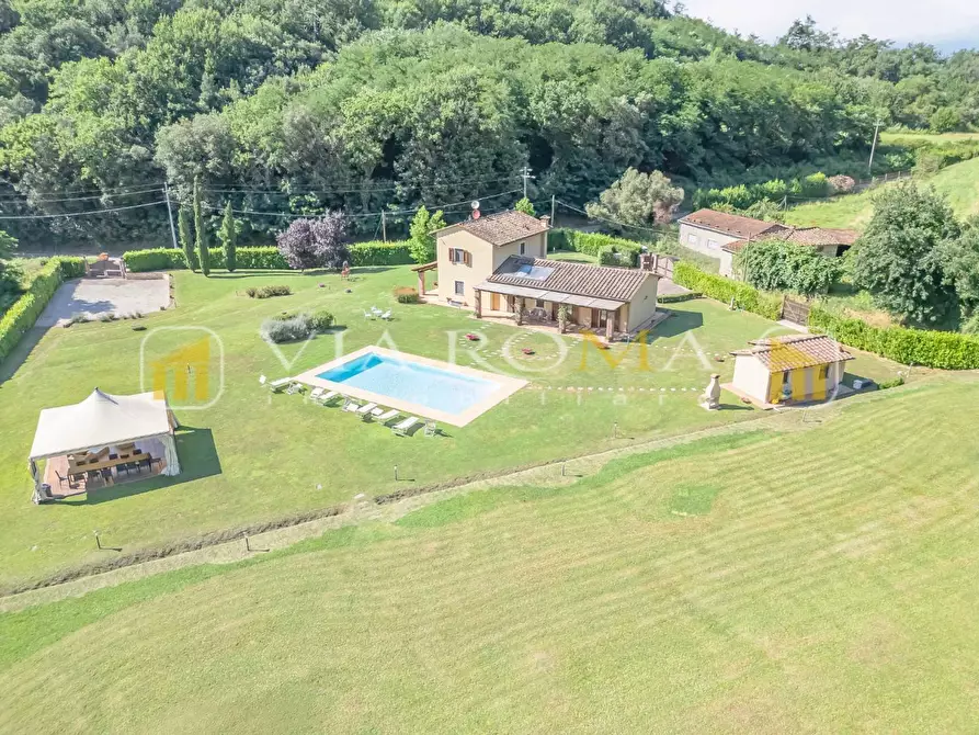 Immagine 7 di Rustico / casale in vendita  a Lucca