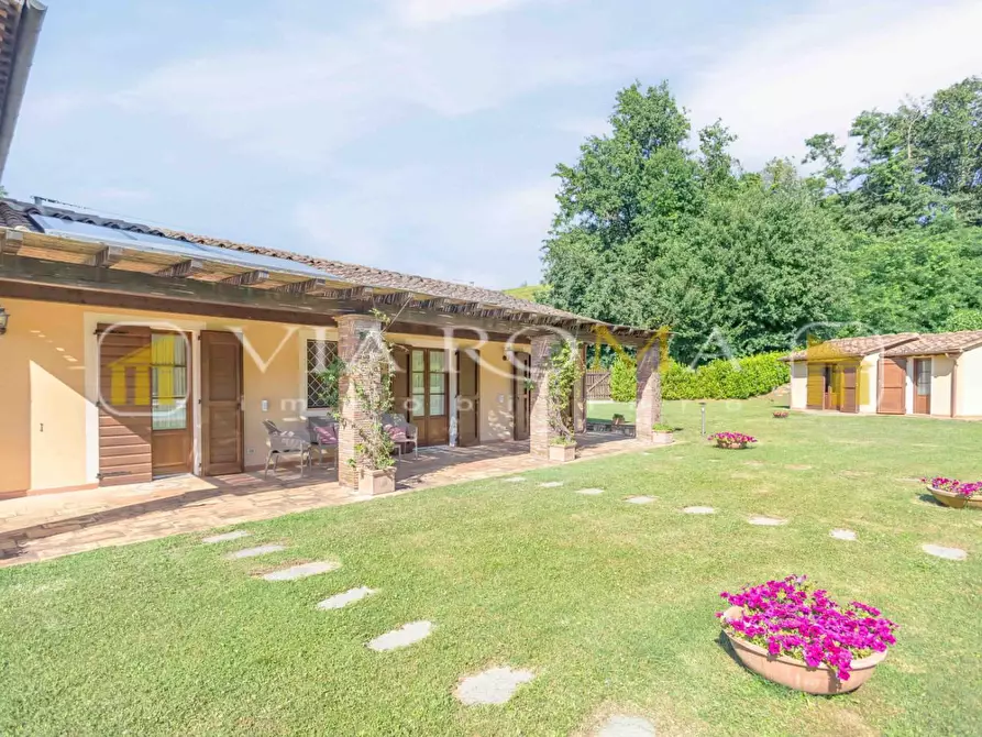 Immagine 4 di Rustico / casale in vendita  a Lucca