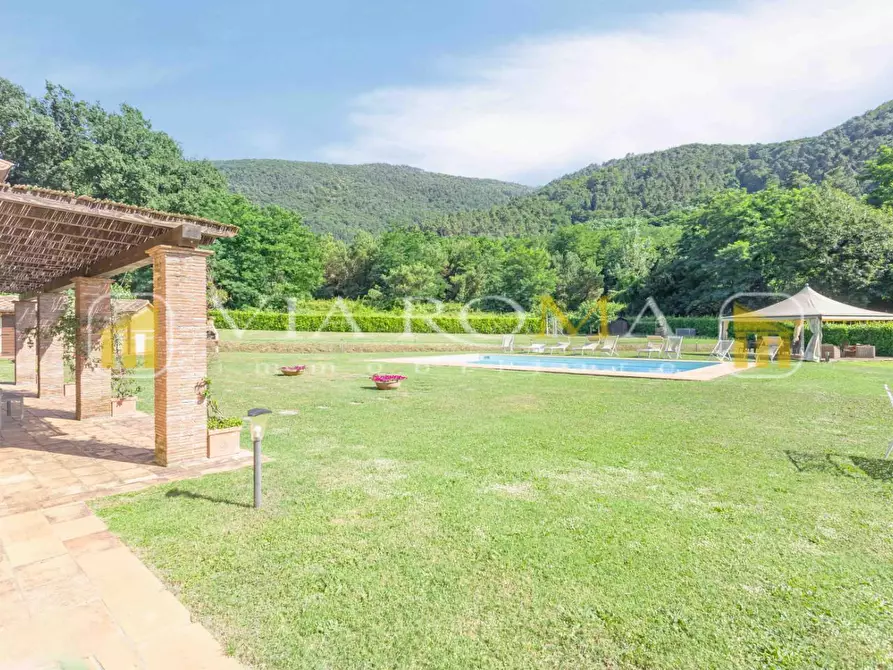 Immagine 12 di Rustico / casale in vendita  a Lucca