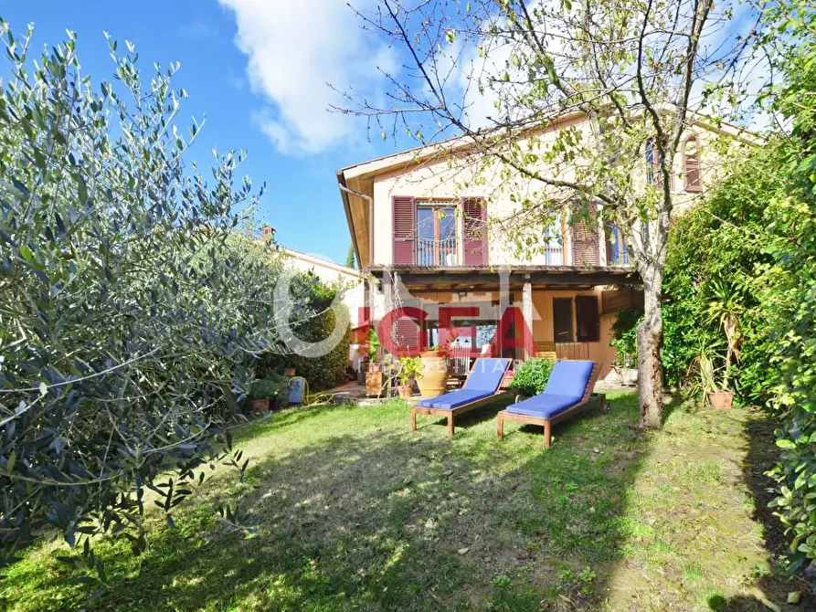 Immagine 11 di Casa trifamiliare in vendita  a Monteriggioni