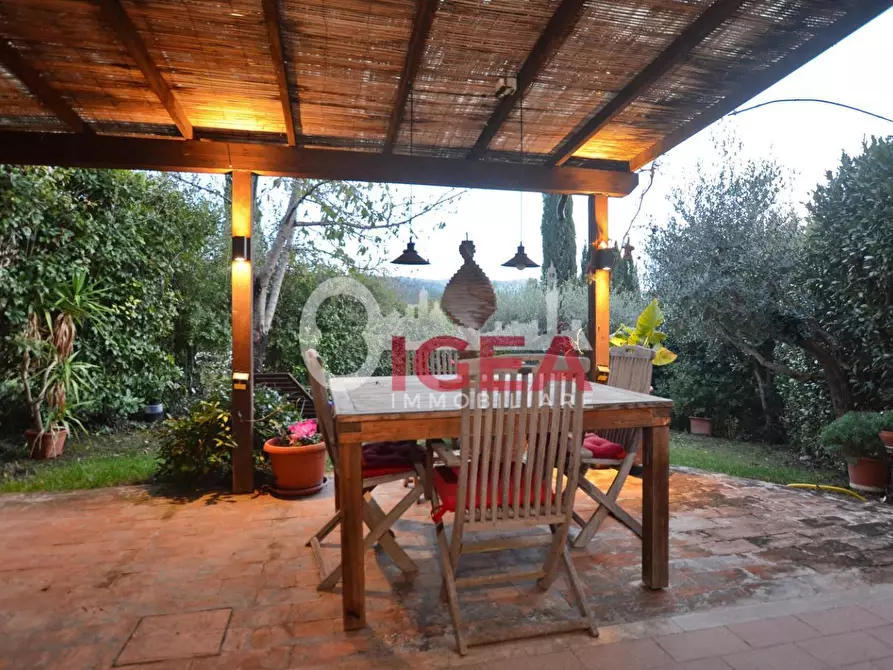 Immagine 2 di Casa trifamiliare in vendita  a Monteriggioni