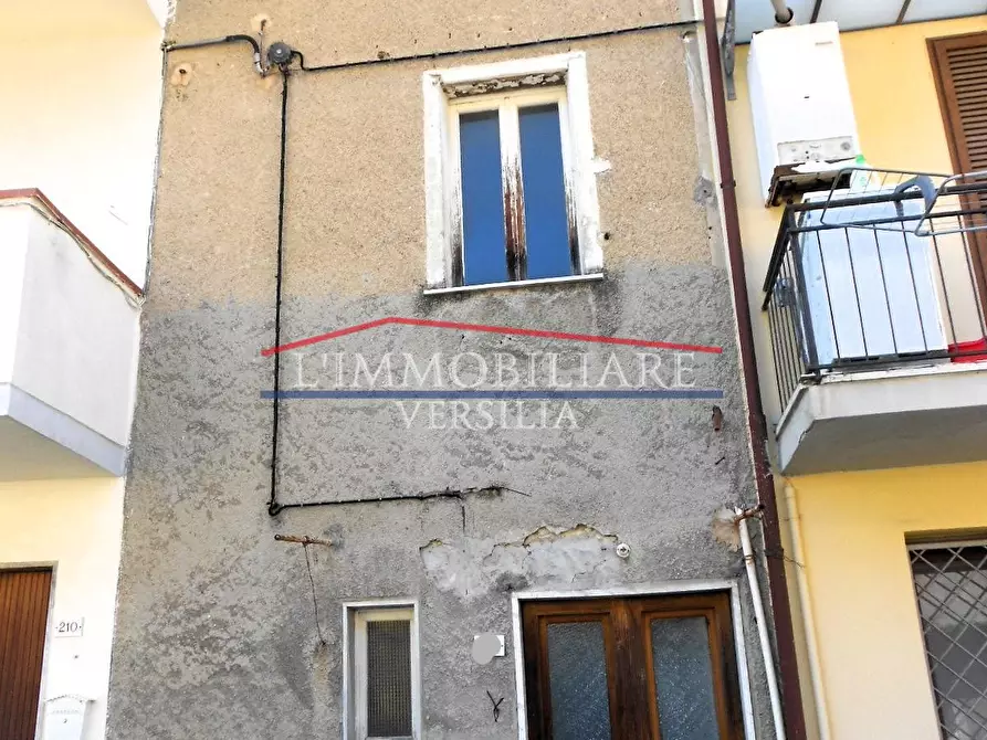 Immagine 2 di Terratetto in vendita  a Montignoso