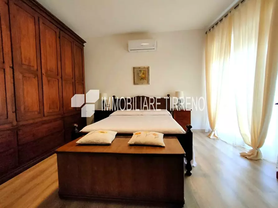 Immagine 10 di Mansarda in vendita  a Massa