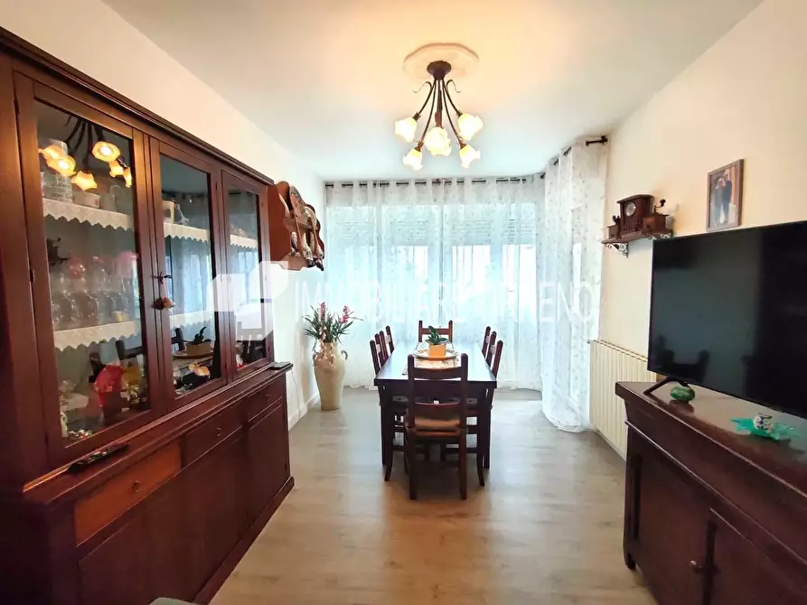 Immagine 2 di Appartamento in vendita  a Massa