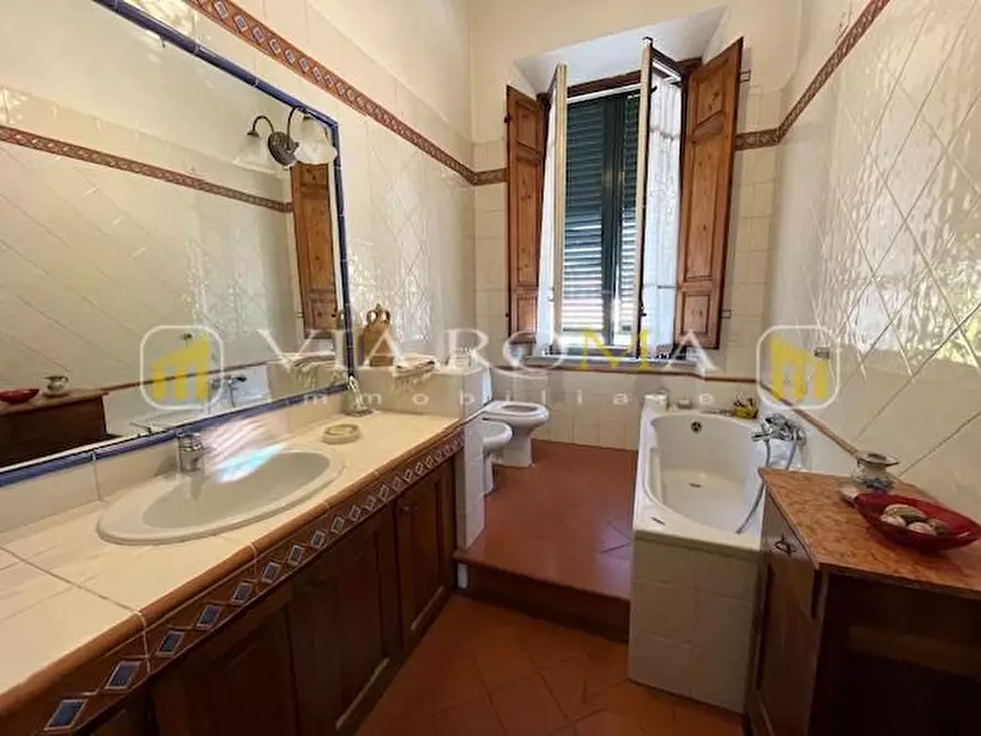 Immagine 10 di Casa bifamiliare in vendita  a Lucca