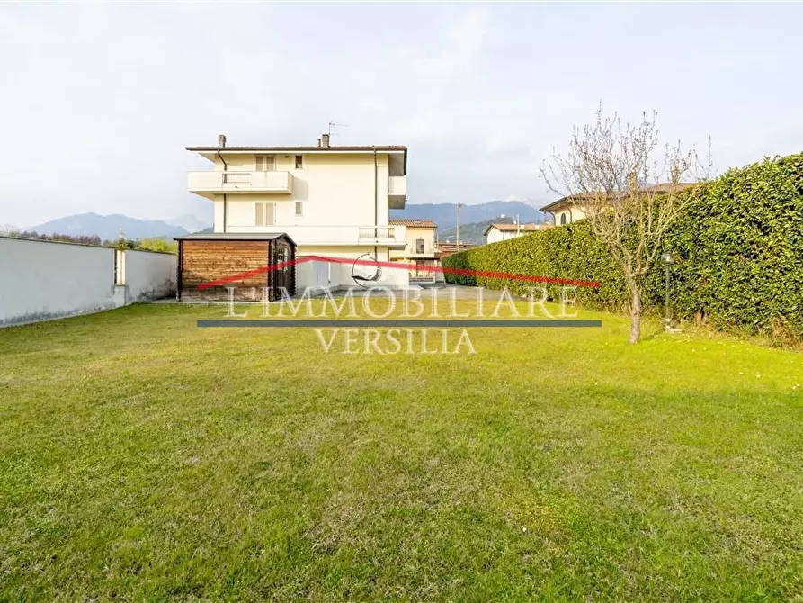 Immagine 4 di Appartamento in vendita  a Montignoso