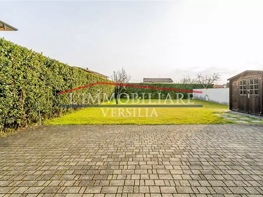 Immagine 3 di Appartamento in vendita  a Montignoso