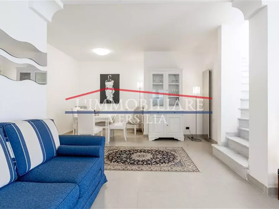 Immagine 5 di Appartamento in vendita  a Montignoso