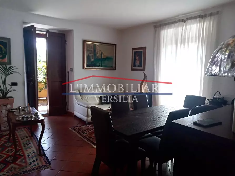 Immagine 9 di Casa bifamiliare in vendita  a Montignoso