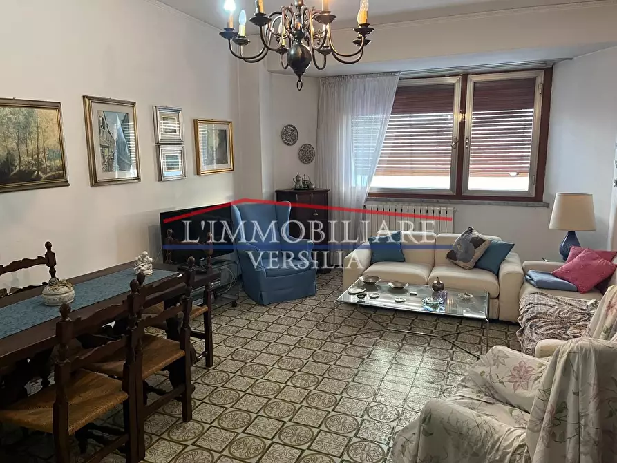 Immagine 2 di Appartamento in vendita  a Carrara