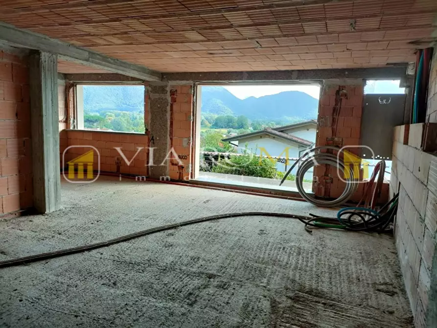 Immagine 15 di Villa in vendita  a Lucca