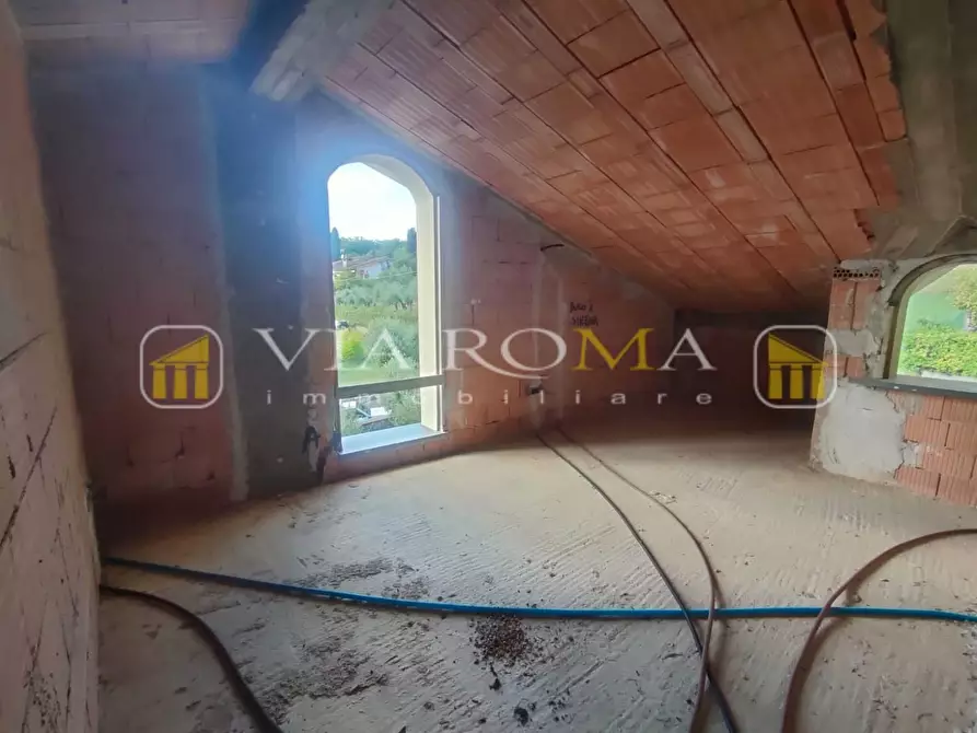 Immagine 12 di Villa in vendita  a Lucca