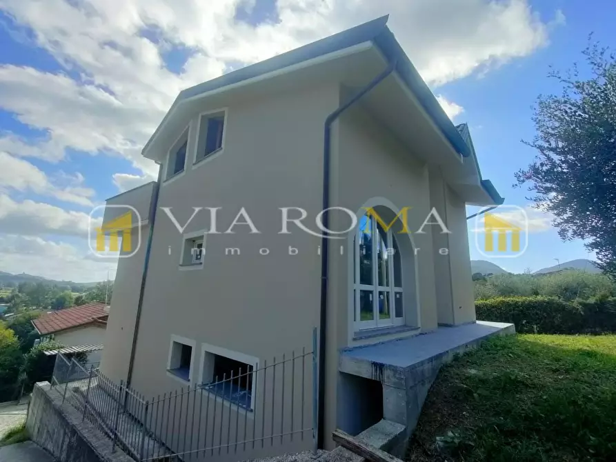 Immagine 7 di Villa in vendita  a Lucca