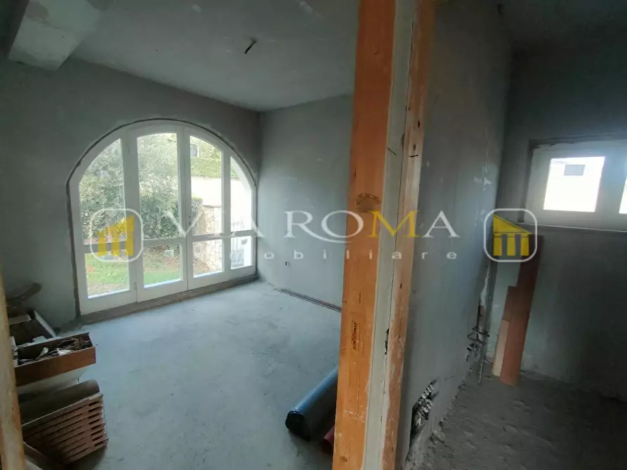 Immagine 10 di Villa in vendita  a Lucca