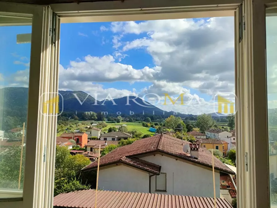 Immagine 5 di Villa in vendita  a Lucca