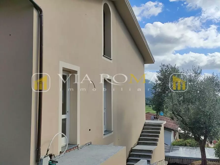Immagine 8 di Villa in vendita  a Lucca