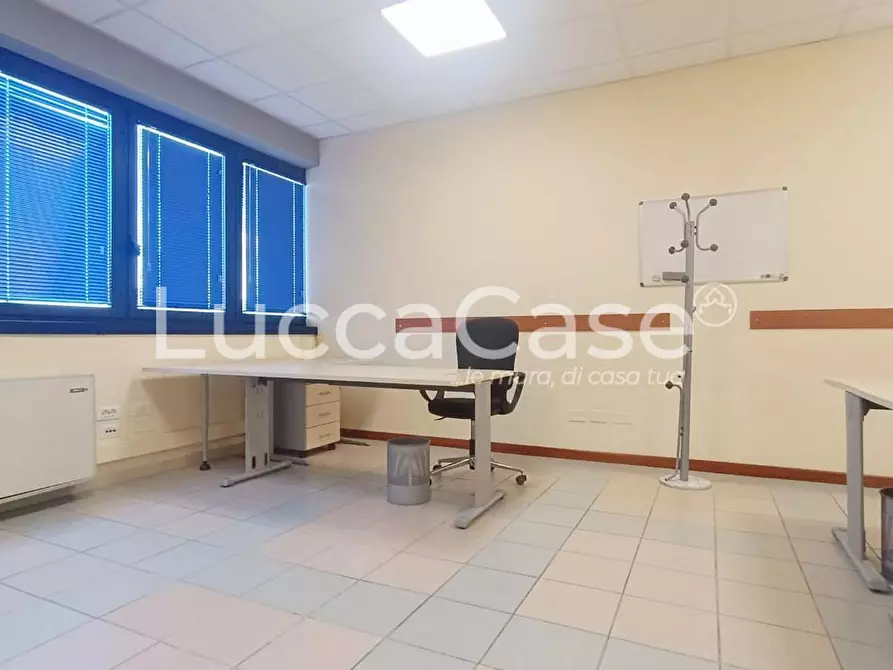 Immagine 6 di Ufficio in affitto  a Lucca