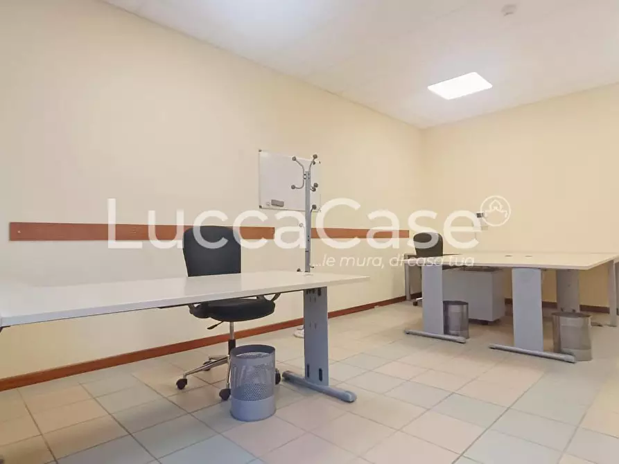 Immagine 4 di Ufficio in affitto  a Lucca