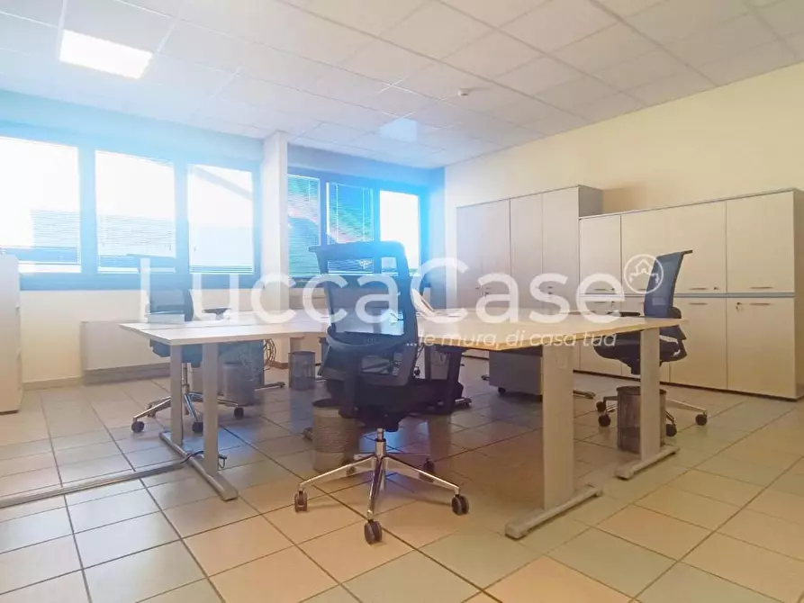 Immagine 12 di Ufficio in affitto  a Lucca