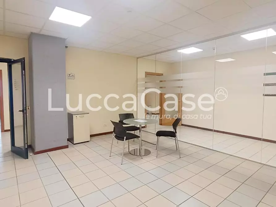 Immagine 1 di Ufficio in affitto  a Lucca