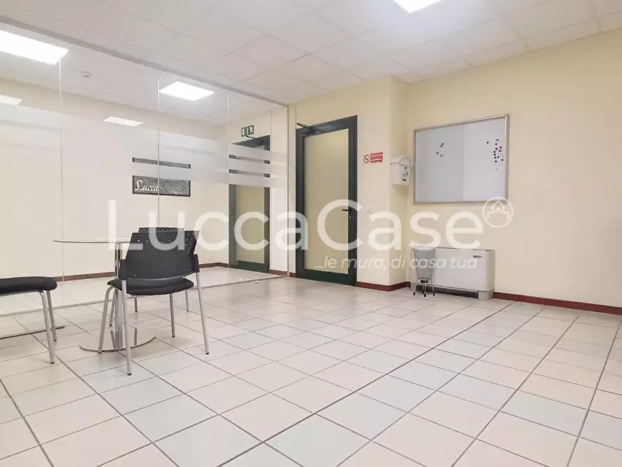 Immagine 2 di Ufficio in affitto  a Lucca
