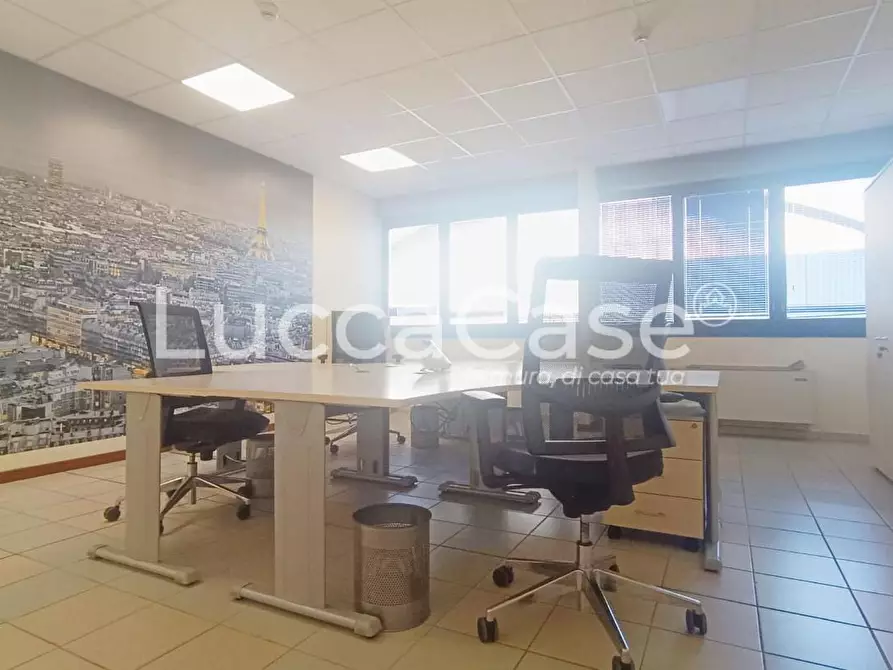 Immagine 13 di Ufficio in affitto  a Lucca