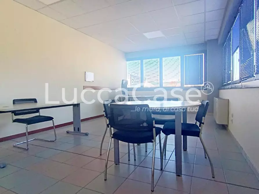 Immagine 3 di Ufficio in affitto  a Lucca