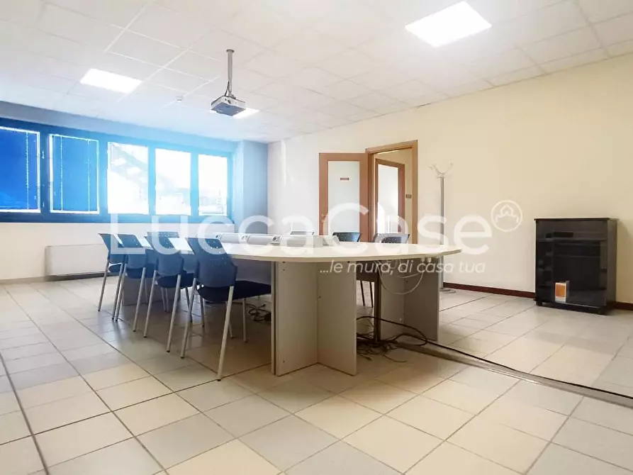 Immagine 16 di Ufficio in affitto  a Lucca