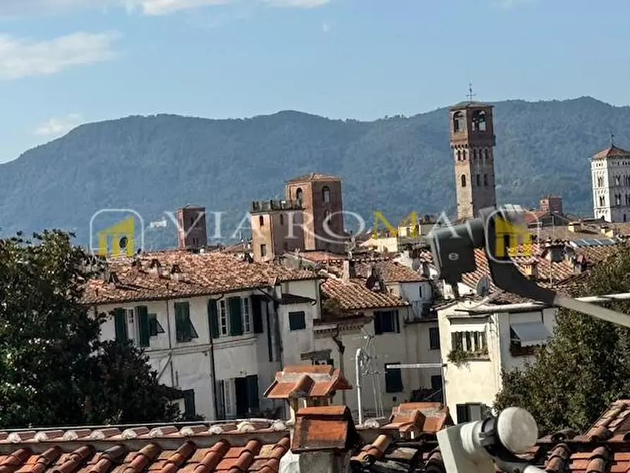 Immagine 20 di Appartamento in vendita  a Lucca