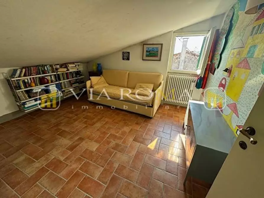 Immagine 17 di Appartamento in vendita  a Lucca