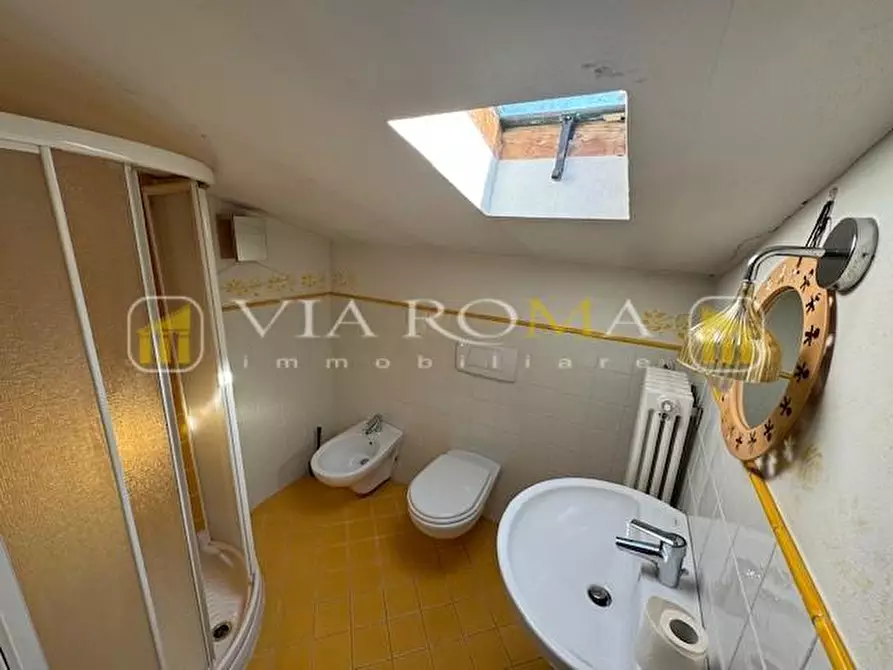 Immagine 16 di Appartamento in vendita  a Lucca