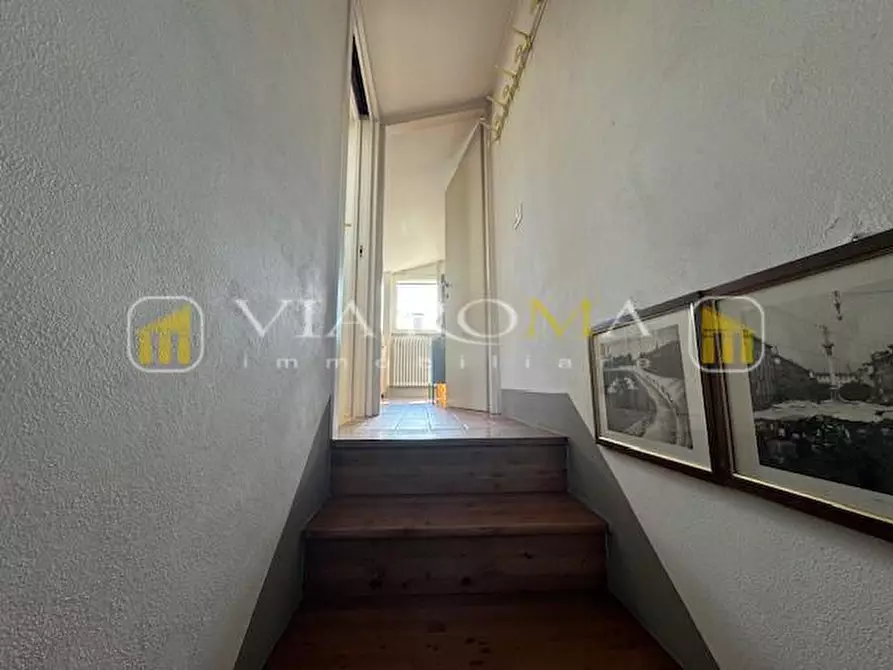 Immagine 15 di Appartamento in vendita  a Lucca